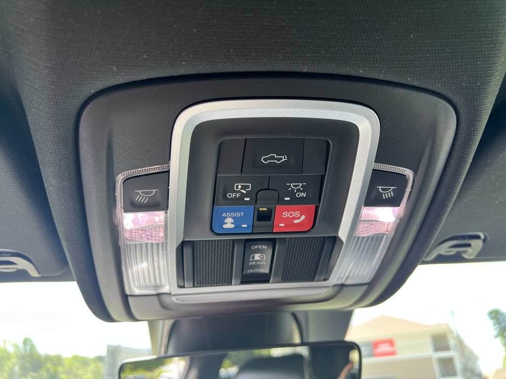Used 2019 RAM 1500 Laramie AWD/4WD image 14