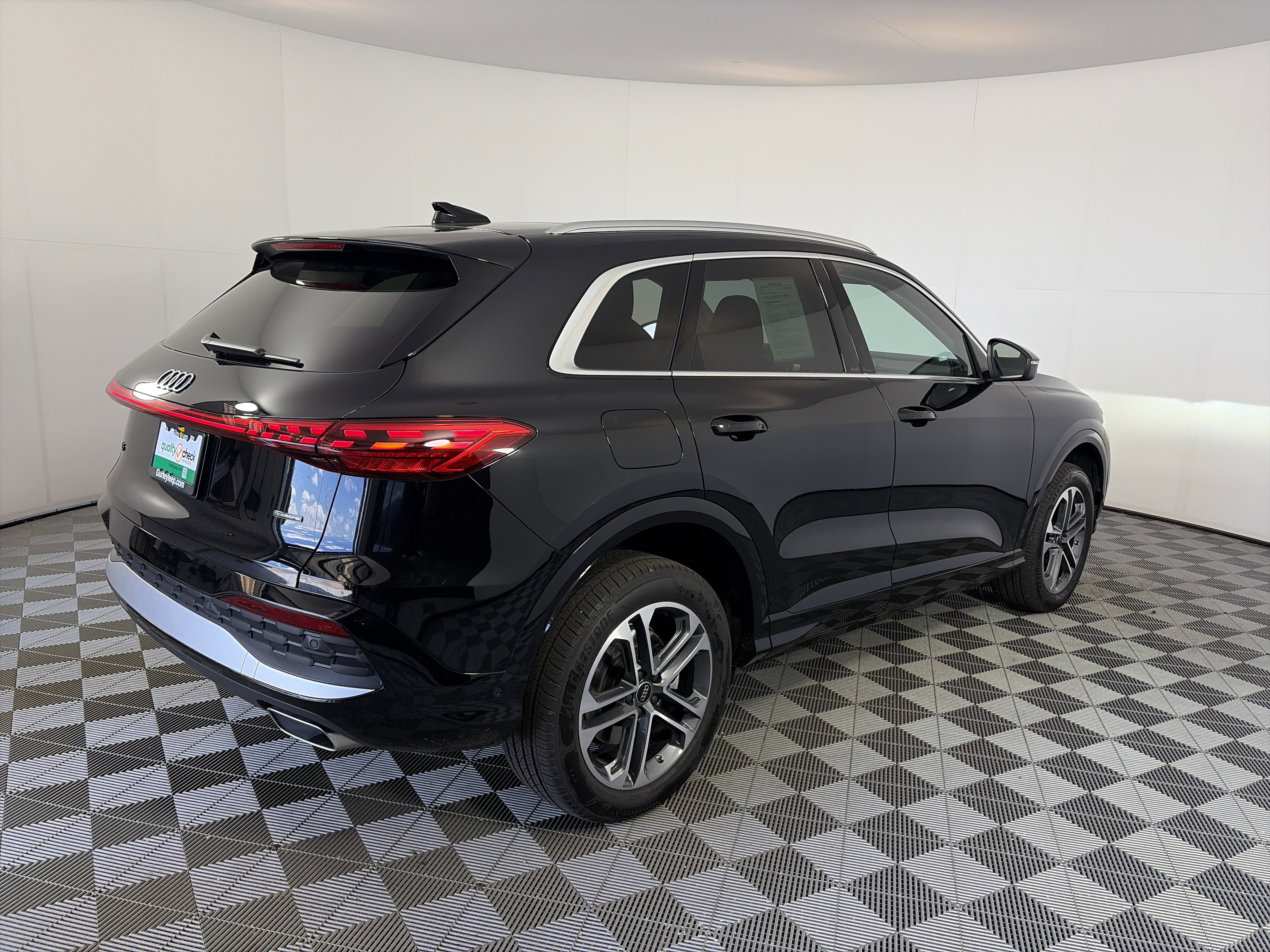Used 2025 Audi Q5 Premium Plus w/ Premium Plus AWD/4WD image 10