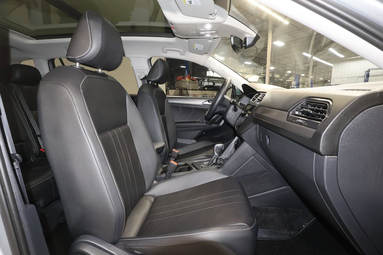 Used 2023 Volkswagen Tiguan SE w/ Panoramic Sunroof Package image 26