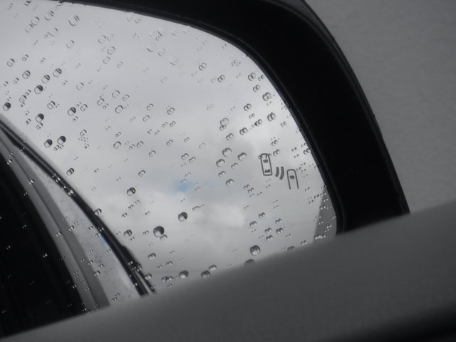 Used 2020 Toyota RAV4 XLE Premium image 31