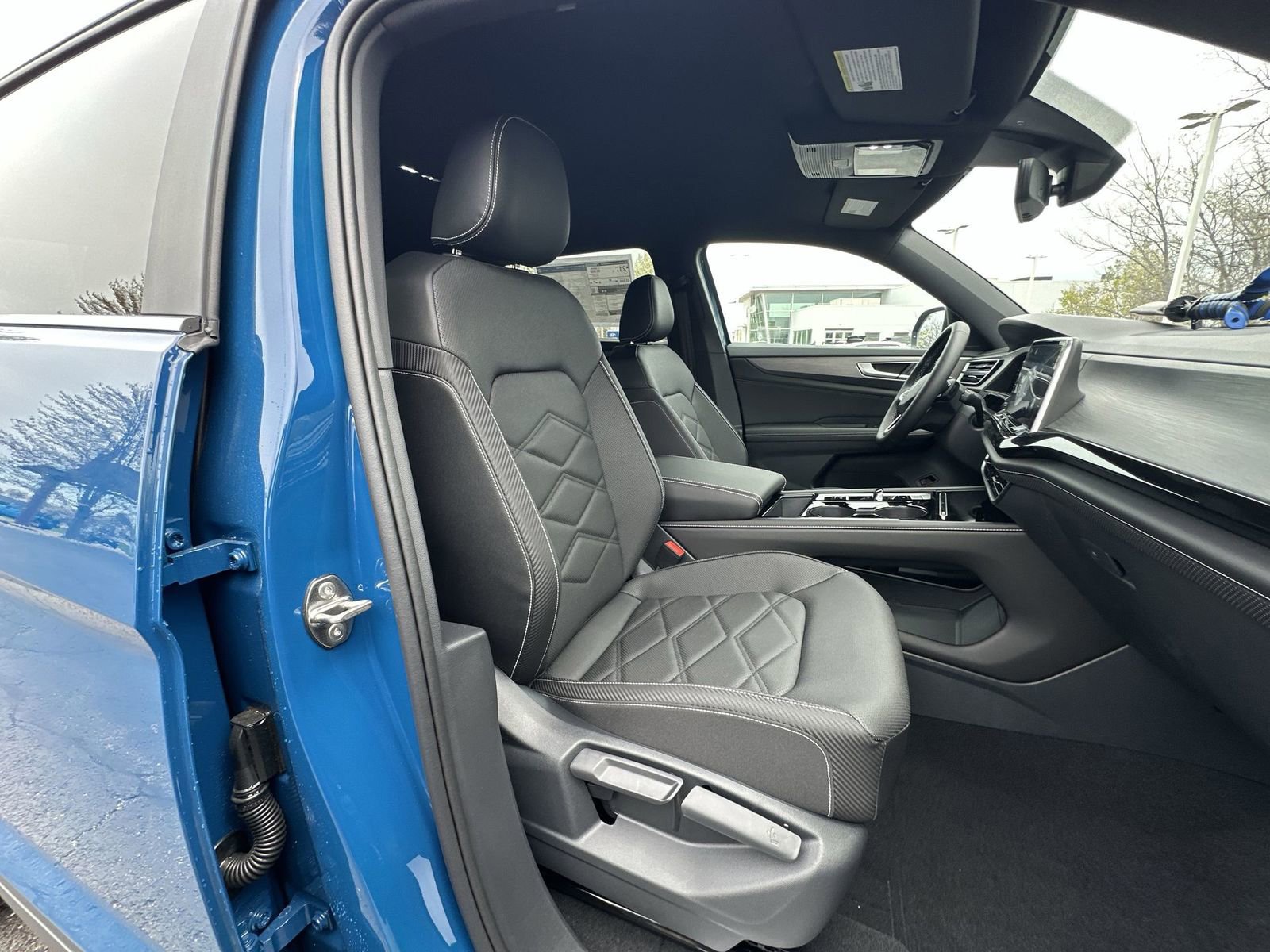 New 2025 Volkswagen Atlas Cross Sport SE image 25