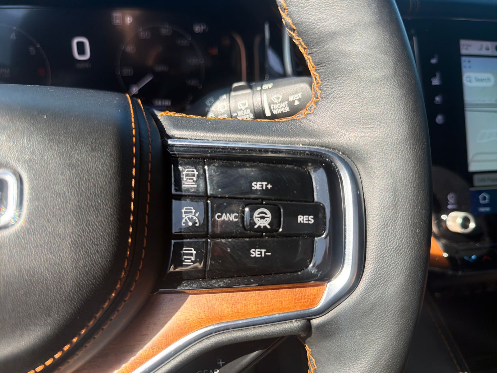 Used 2024 Jeep Grand Wagoneer Series III AWD/4WD image 40