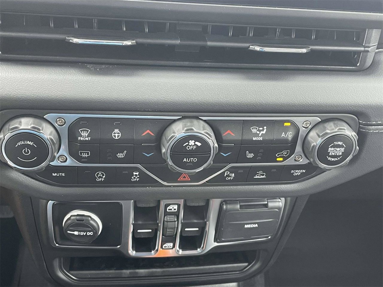 New 2025 Jeep Wrangler Sahara w/ Safety Group image 19