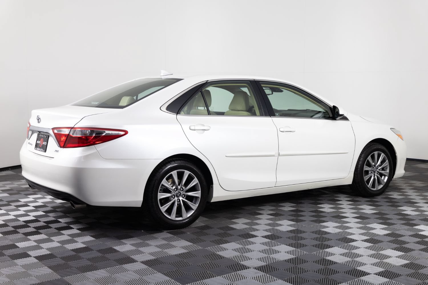 Used 2017 Toyota Camry XLE w/ Advanced Technology Package FWD image 8