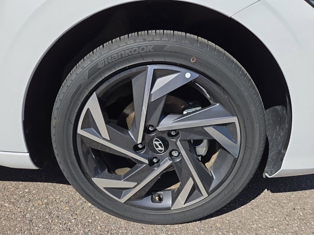 Used 2025 Hyundai Elantra SEL FWD image 29