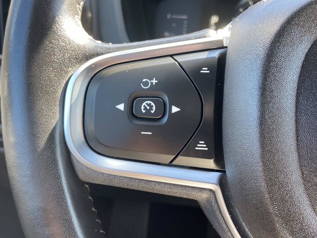 Used 2019 Volvo XC60 T6 Momentum w/ Premium Package AWD/4WD image 29