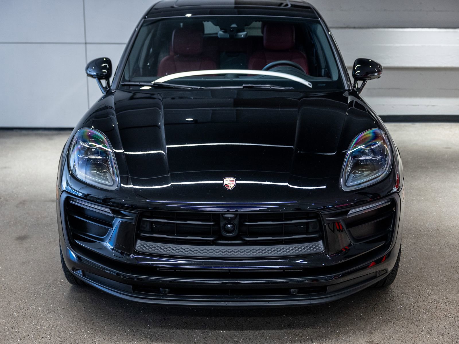 Certified 2025 Porsche Macan AWD/4WD image 12
