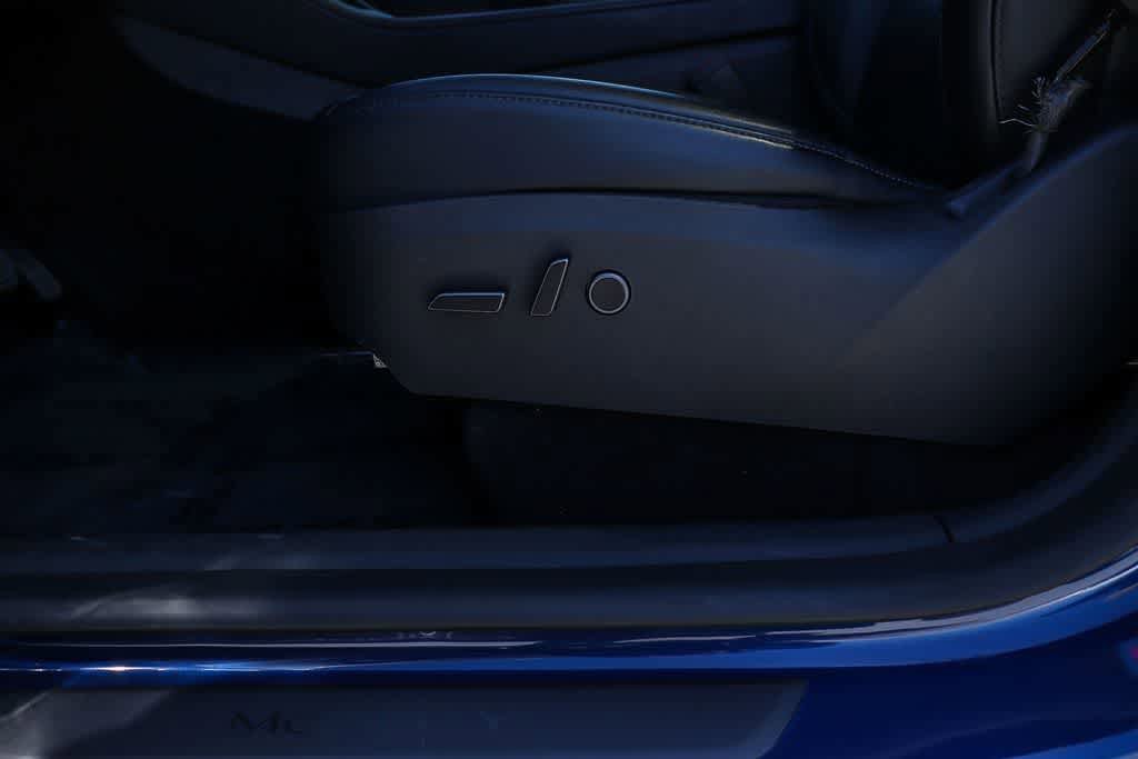 Used 2023 Tesla Model Y Long Range AWD/4WD image 23