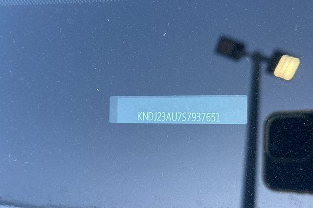 Certified 2025 Kia Soul LX w/ LX Technology Package FWD image 3