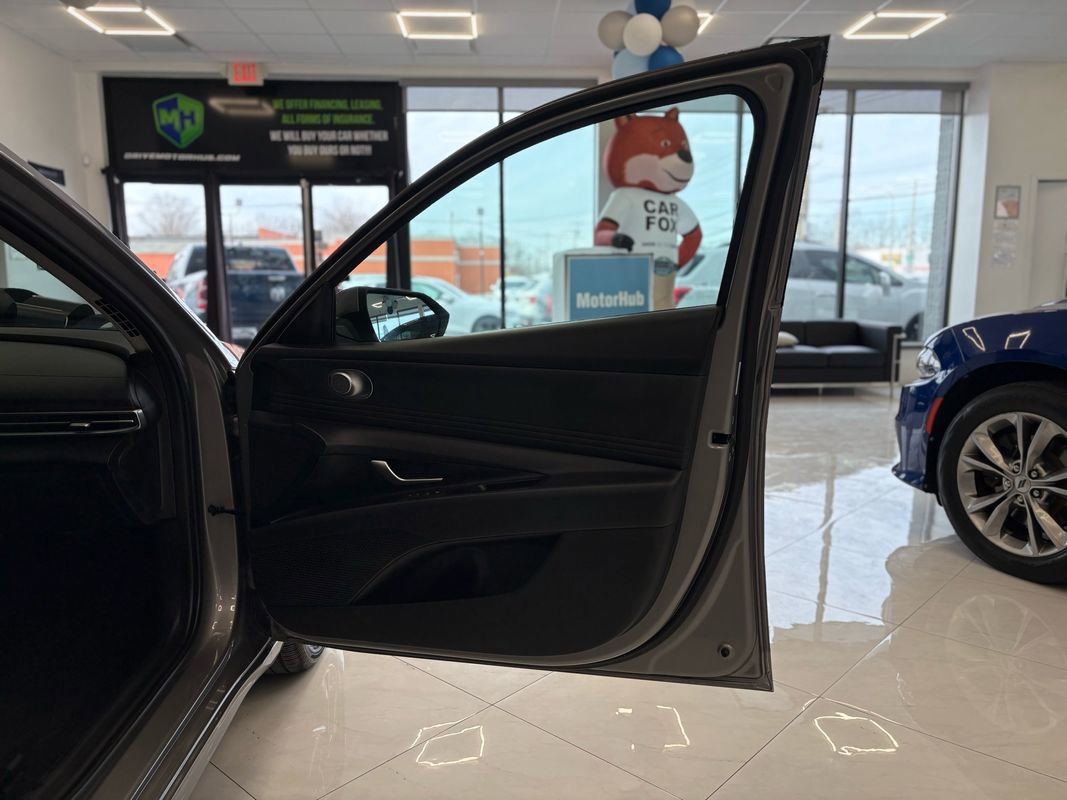 Used 2025 Hyundai Elantra SEL image 37