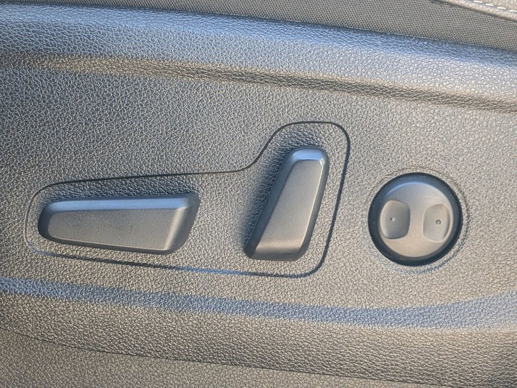 Used 2024 Kia Telluride EX w/ EX Captain's Chair Package image 25