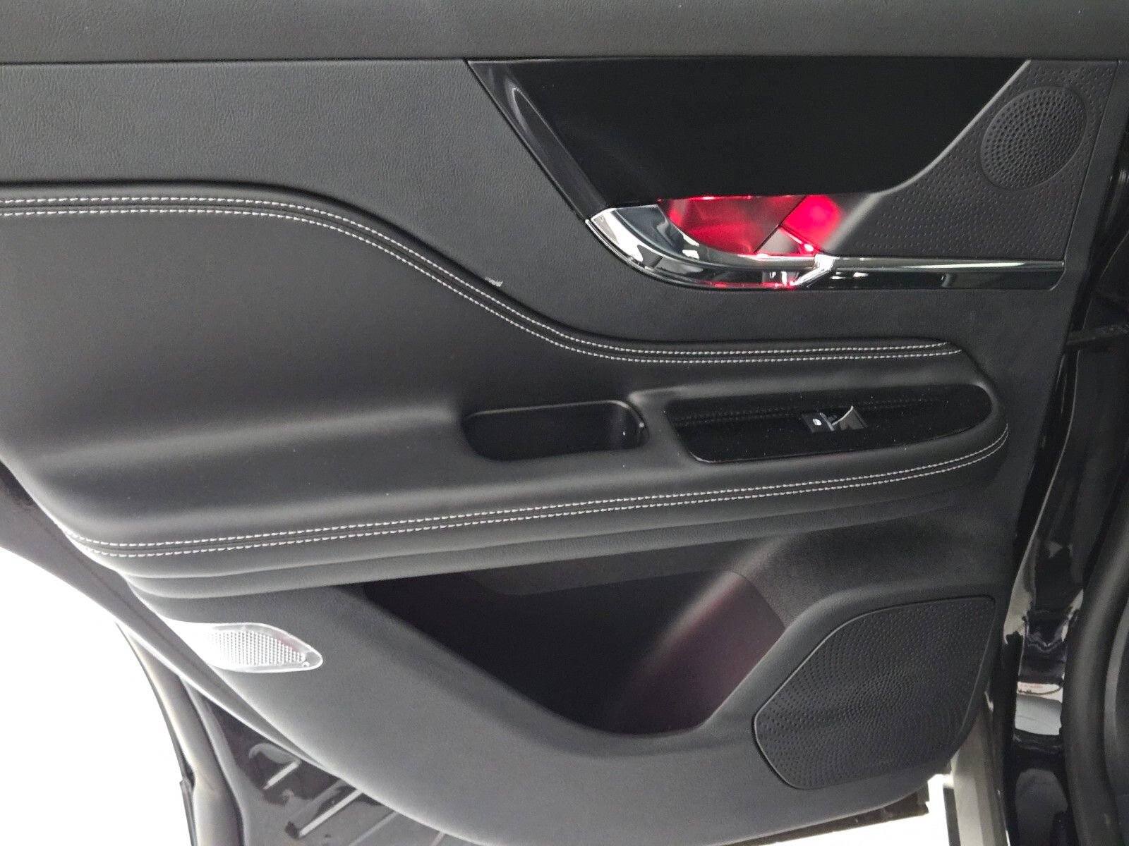 New 2025 Lincoln Corsair Grand Touring w/ Rear Removable Package Tray AWD/4WD image 23
