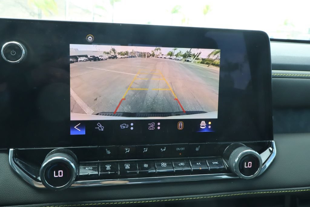 Used 2024 Chevrolet Colorado ZR2 w/ Technology Package AWD/4WD image 26
