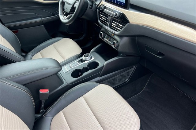Used 2022 Ford Escape Titanium w/ Titanium Premium Package image 18