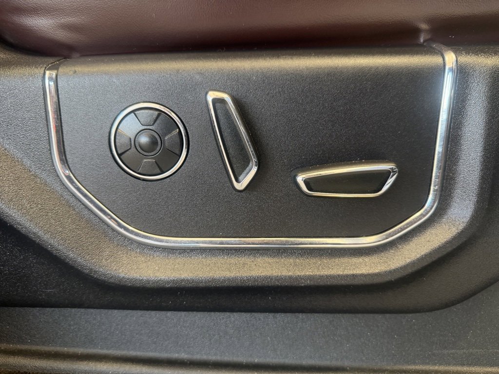 Used 2015 Ford F150 Platinum w/ Equipment Group 701A Luxury image 35