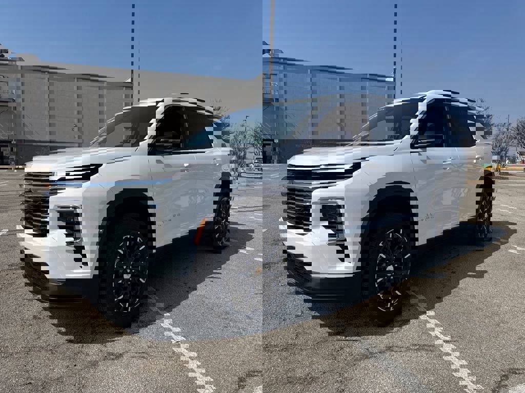 New 2026 Chevrolet Traverse LT w/ Sun and Wheel Package image 2