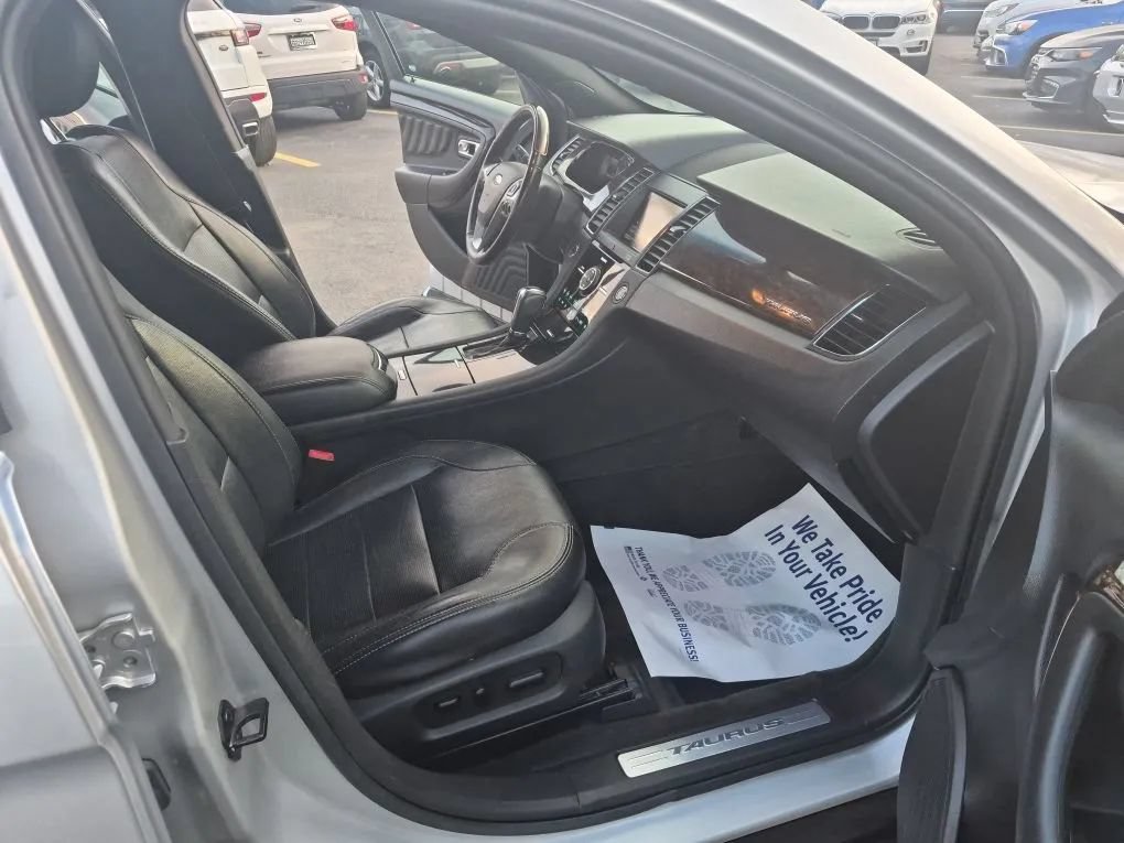 Used 2013 Ford Taurus Limited FWD image 22