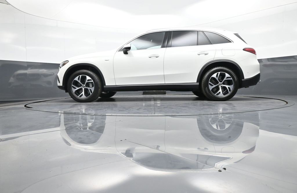 Used 2025 Mercedes-Benz GLC 350e 4MATIC image 37