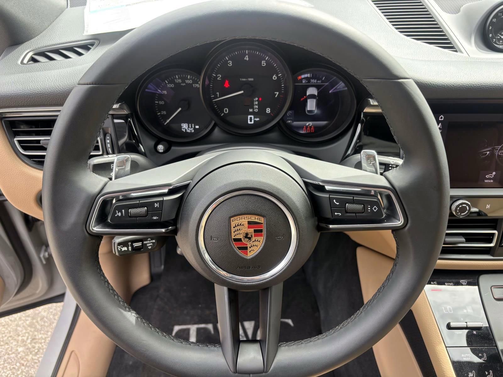 Used 2025 Porsche Macan image 26