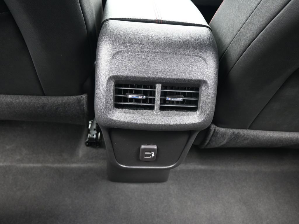 Used 2023 Chevrolet Equinox RS image 37