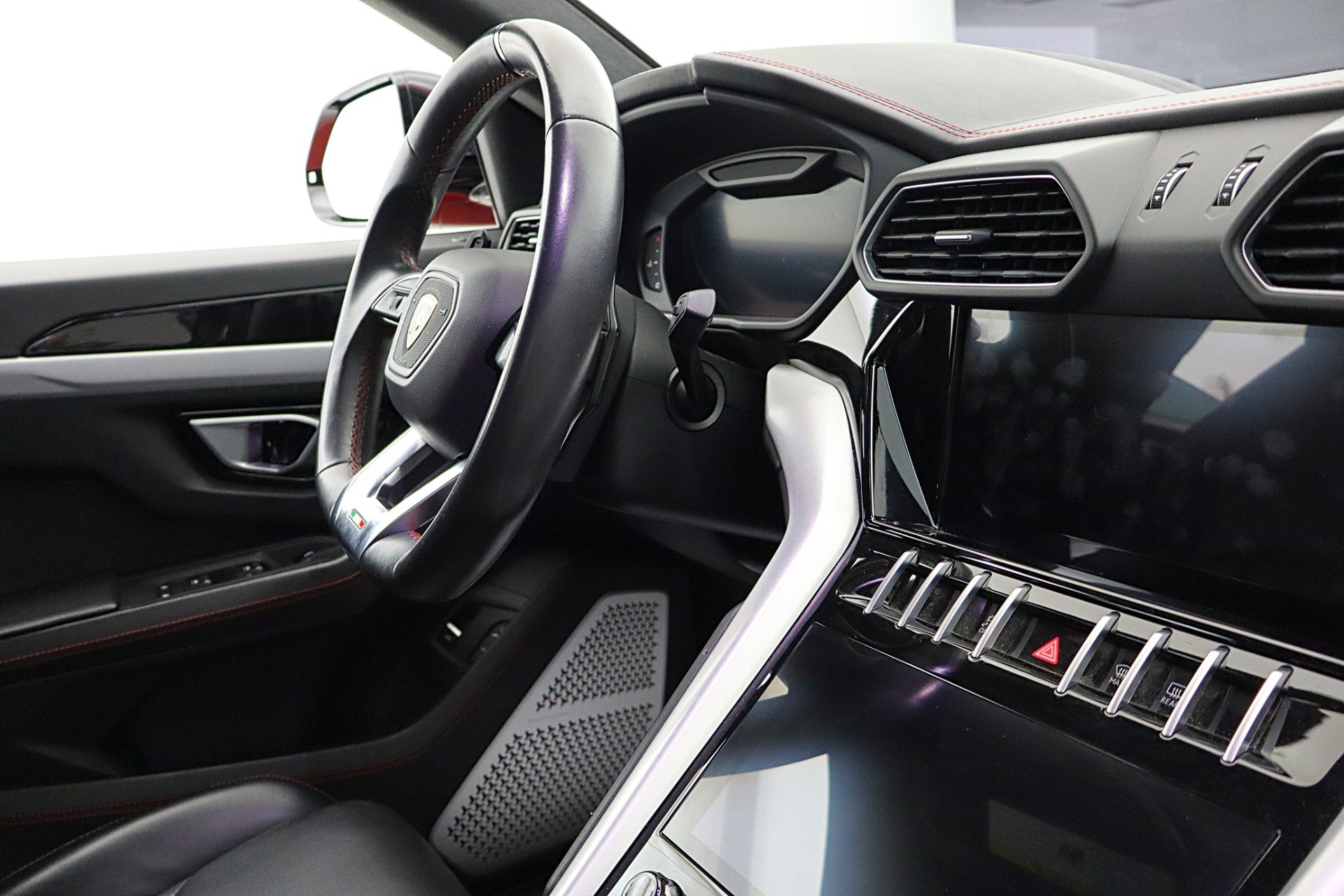 Used 2020 Lamborghini Urus AWD/4WD image 35