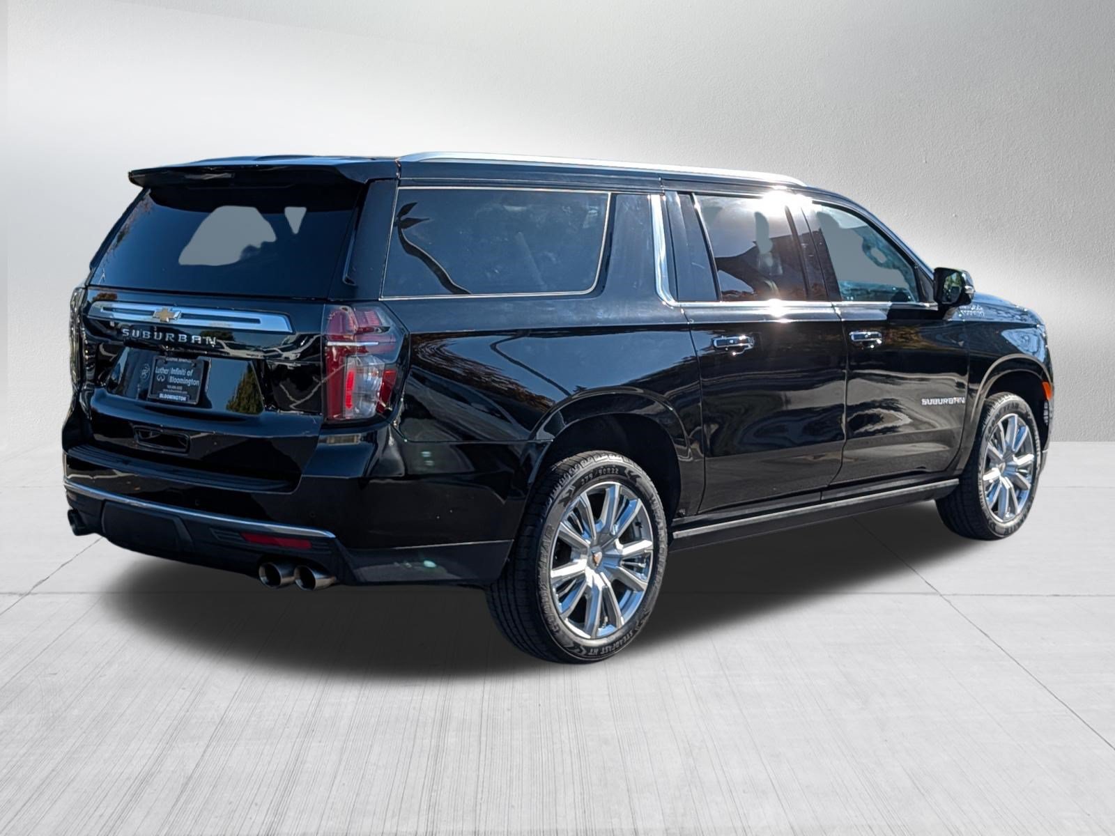 Used 2021 Chevrolet Suburban High Country w/ Premium Package AWD/4WD image 7