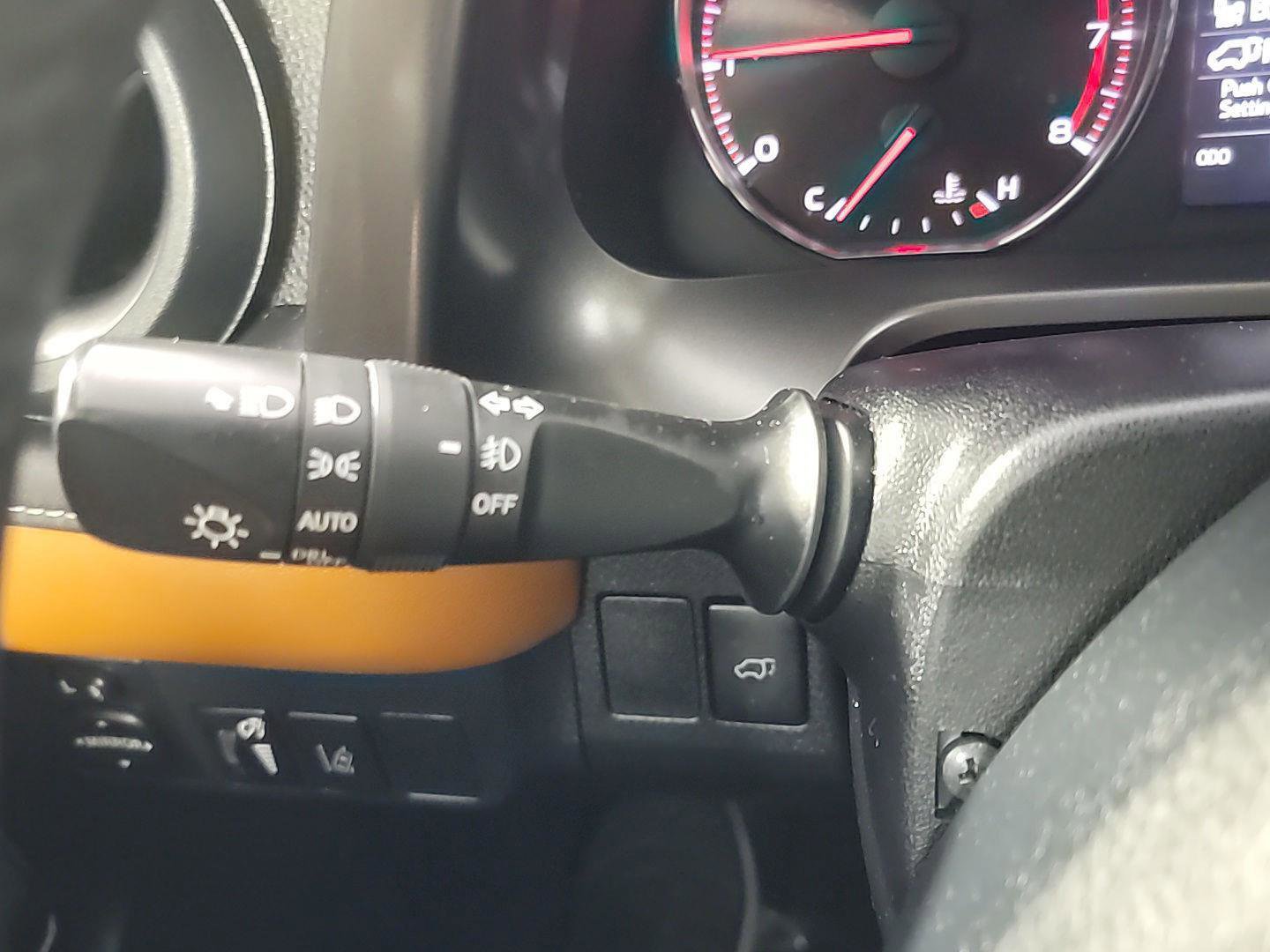 Used 2018 Toyota RAV4 SE w/ Power Extra Value Package image 30