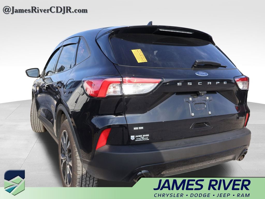 Used 2022 Ford Escape SE w/ SE Sport Appearance Package image 18