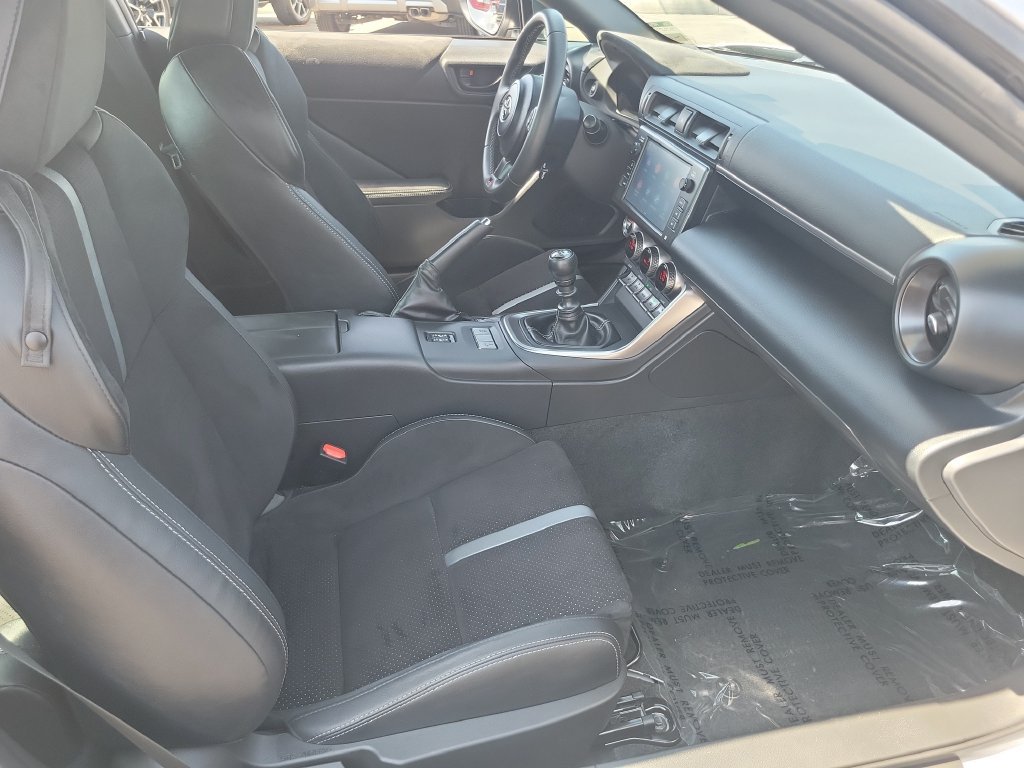 Used 2025 Toyota GR86 Premium w/ ALL Weather Mat Package (TMS) RWD image 19