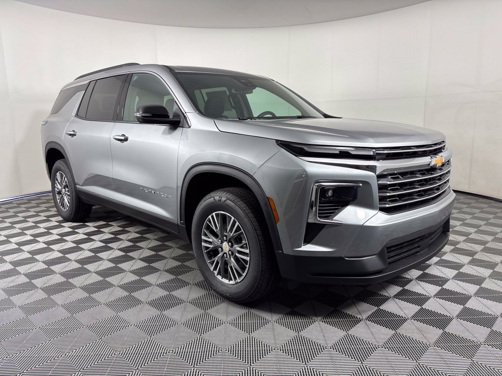 New 2027 Chevrolet Traverse LT w/ LPO, Floor Liner Package FWD image 6