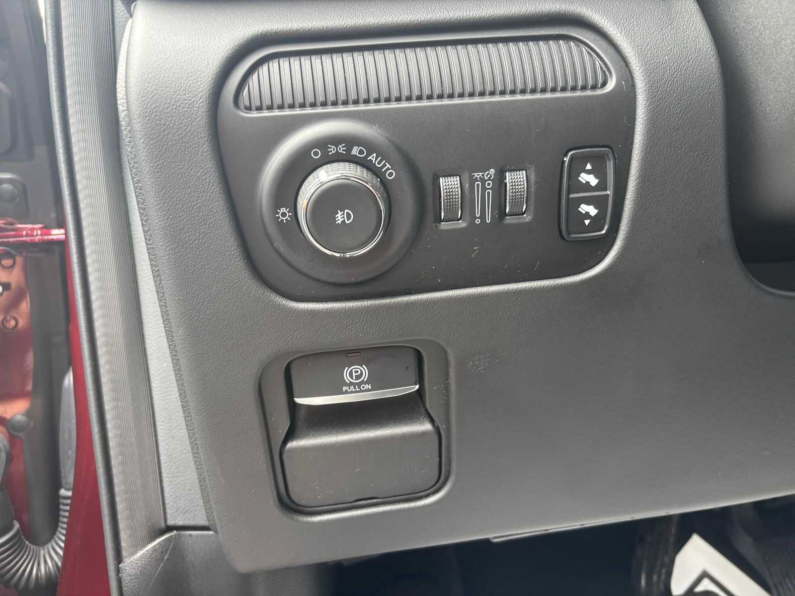 Used 2022 Jeep Grand Wagoneer Series III w/ Rear Seat Video Group 1 AWD/4WD image 24