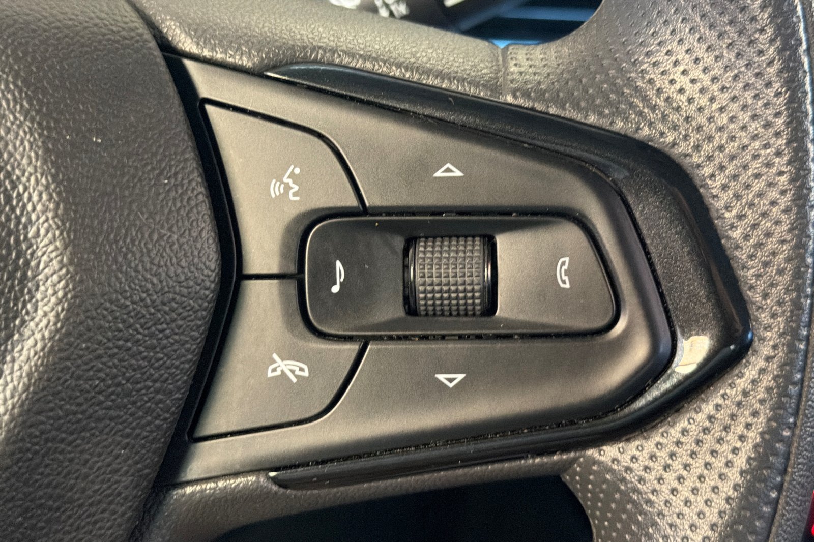 Used 2025 Chevrolet TrailBlazer LT AWD/4WD image 33