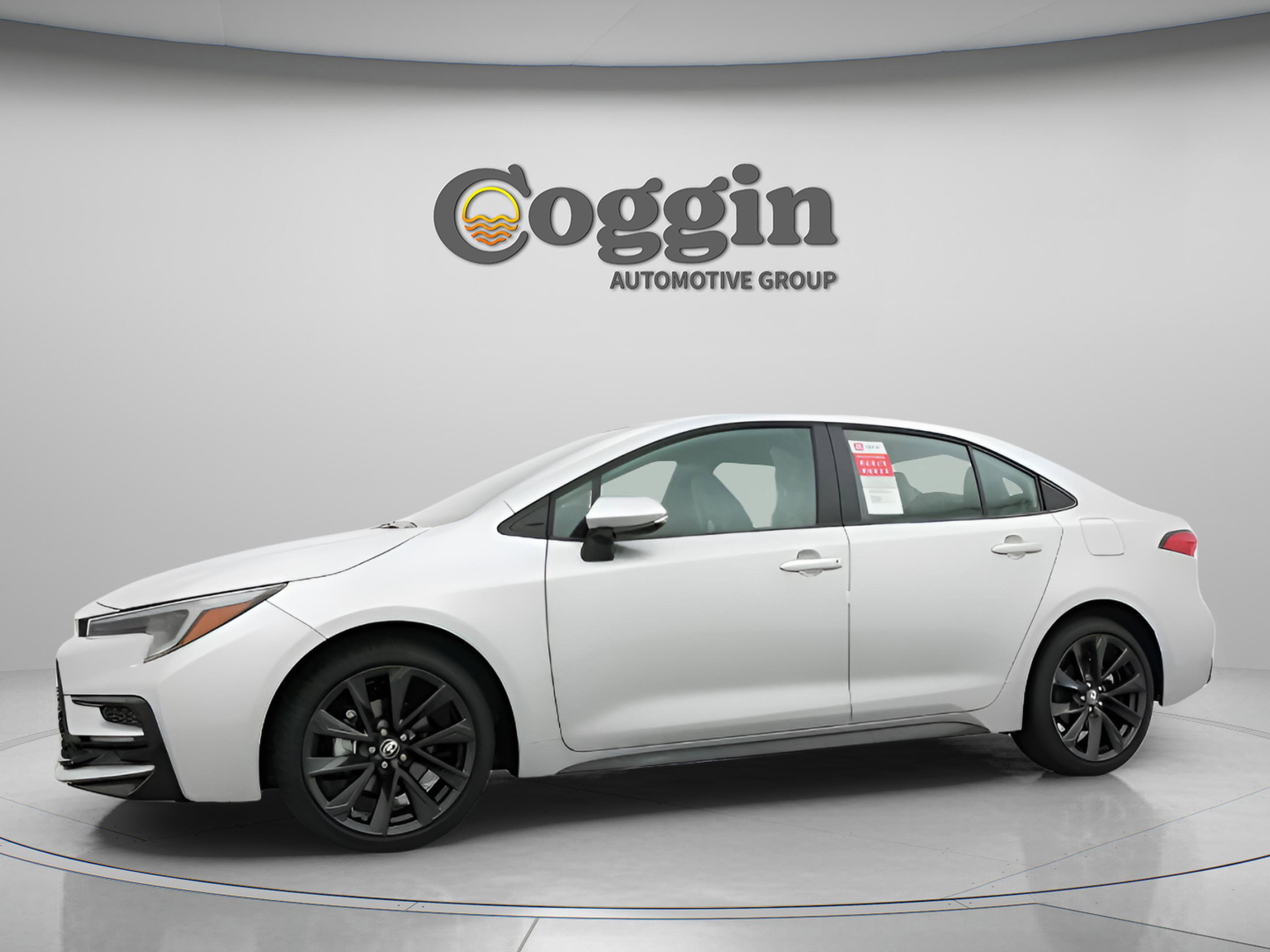 Used 2025 Toyota Corolla SE FWD image 4