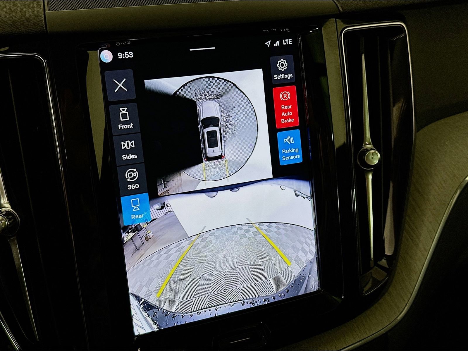 Used 2025 Volvo XC60 B5 Plus image 14