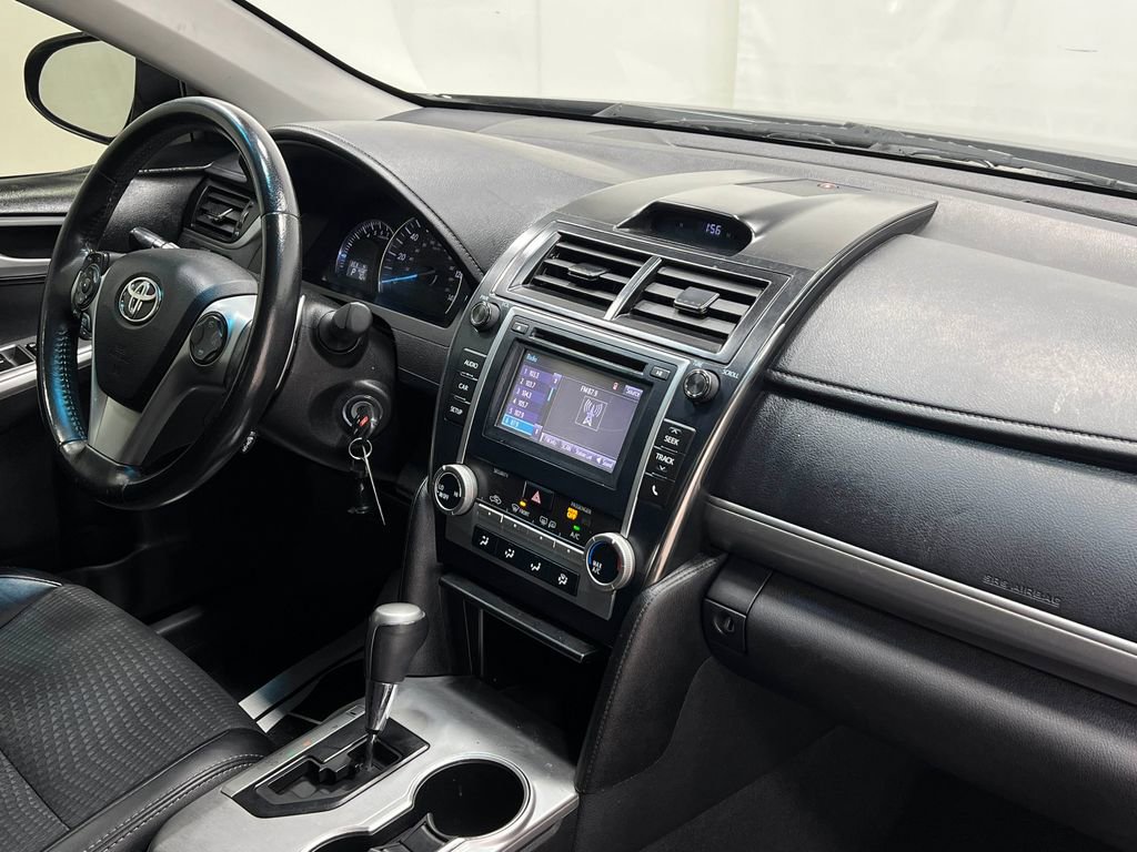 Used 2014 Toyota Camry SE image 18