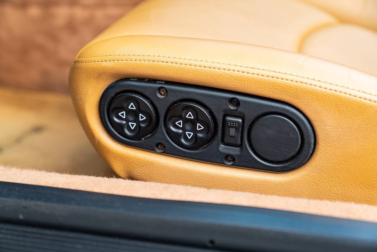 Used 1995 Porsche 911 Cabriolet image 61