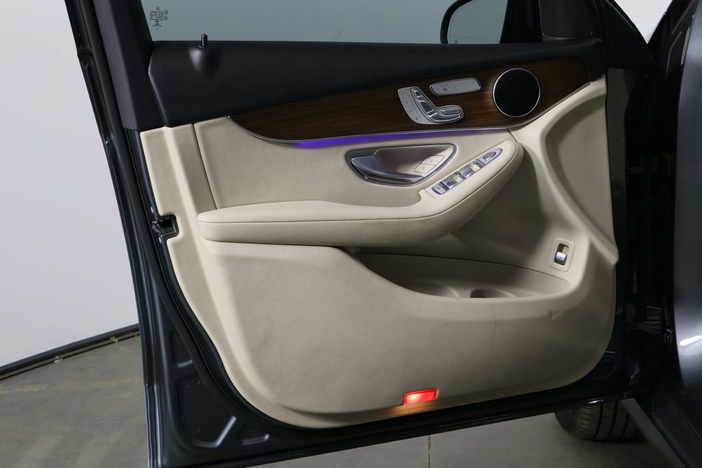 Used 2020 Mercedes-Benz GLC 300 image 17