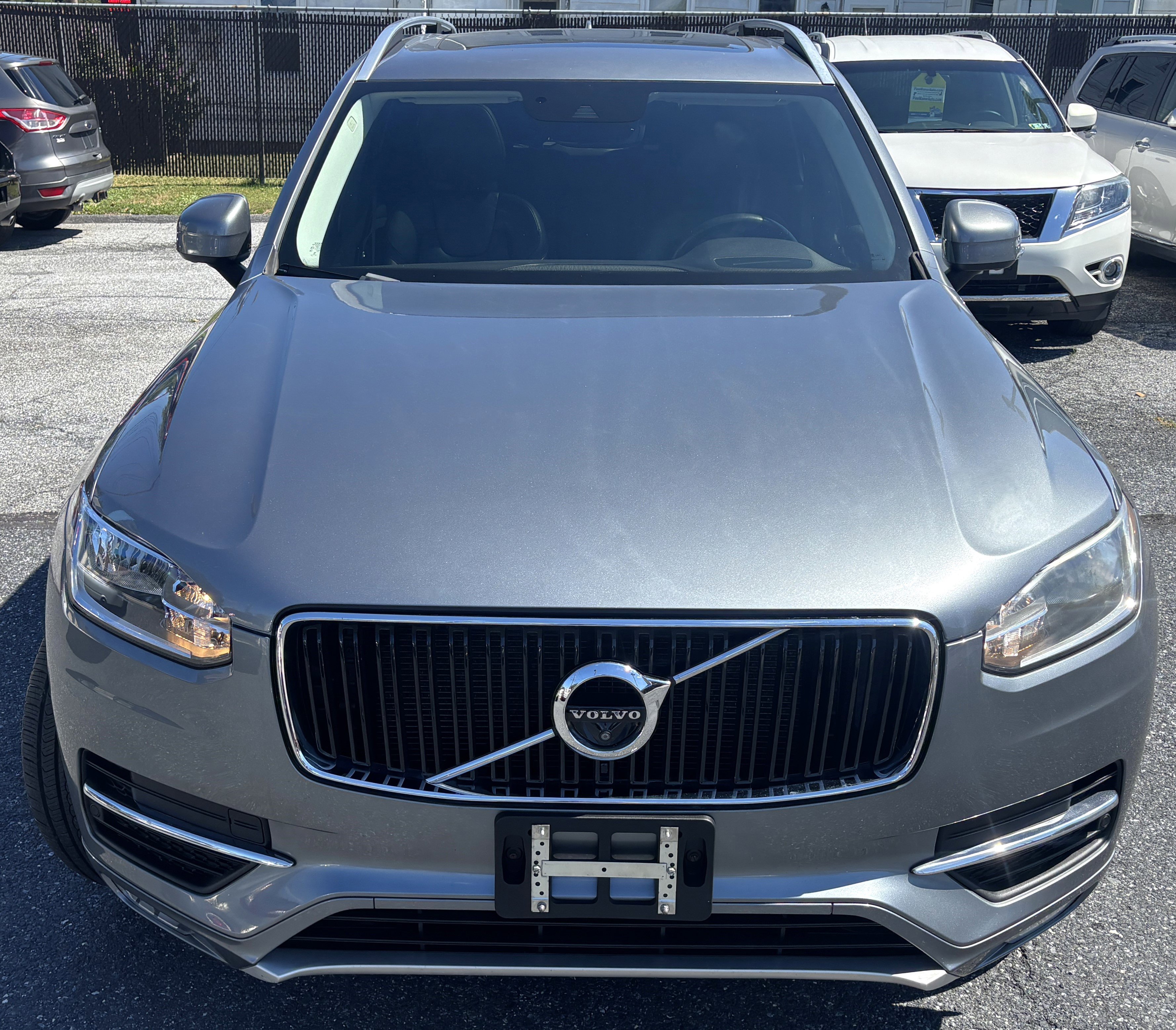 Used 2016 Volvo XC90 T6 Momentum image 2