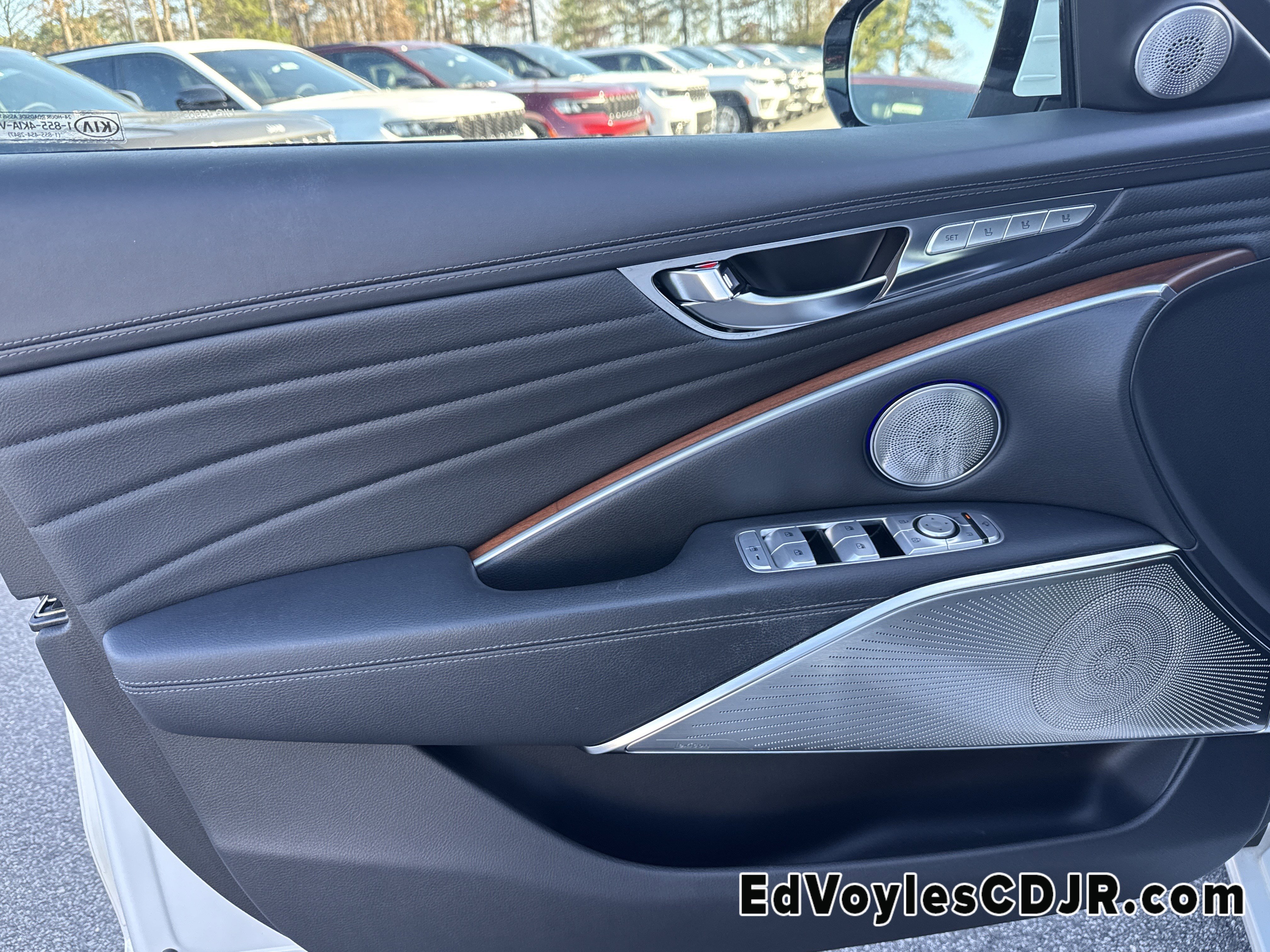 Used 2020 Kia K900 Luxury w/ VIP Package image 13