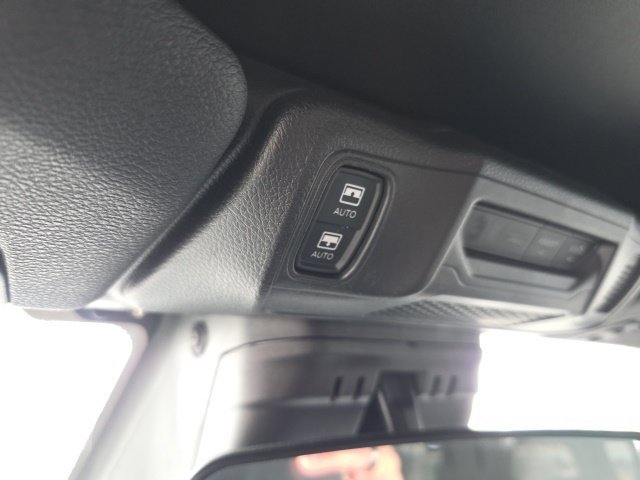Used 2025 Jeep Wrangler Unlimited Sahara w/ Safety Group AWD/4WD image 29