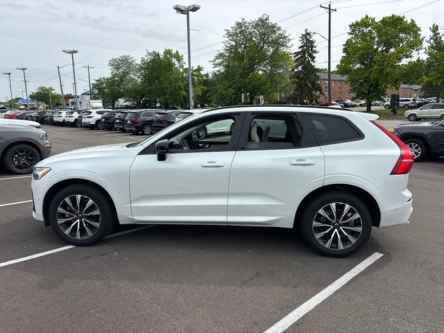 Used 2023 Volvo XC60 B5 Plus AWD/4WD image 3