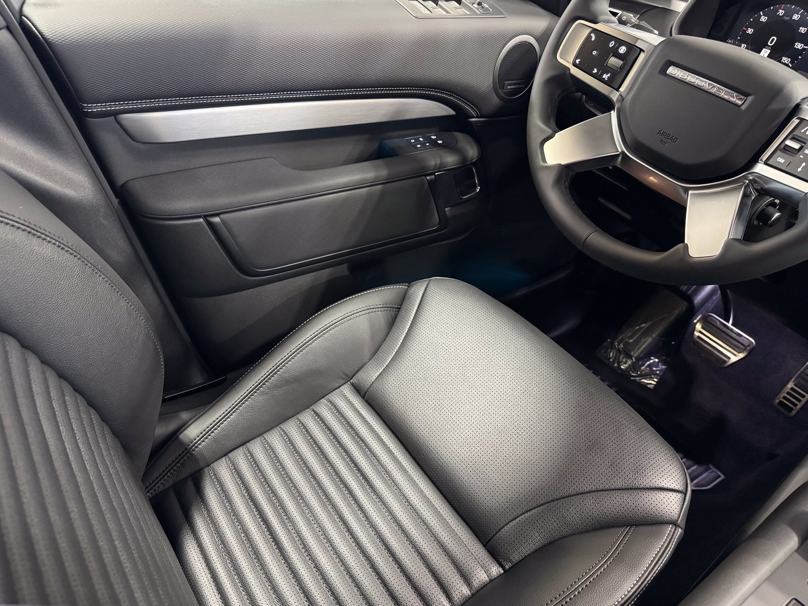New 2026 Land Rover Discovery Limited Edition AWD/4WD image 38