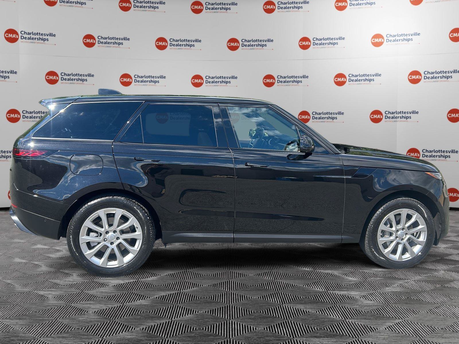 Used 2024 Land Rover Range Rover Sport SE AWD/4WD image 6