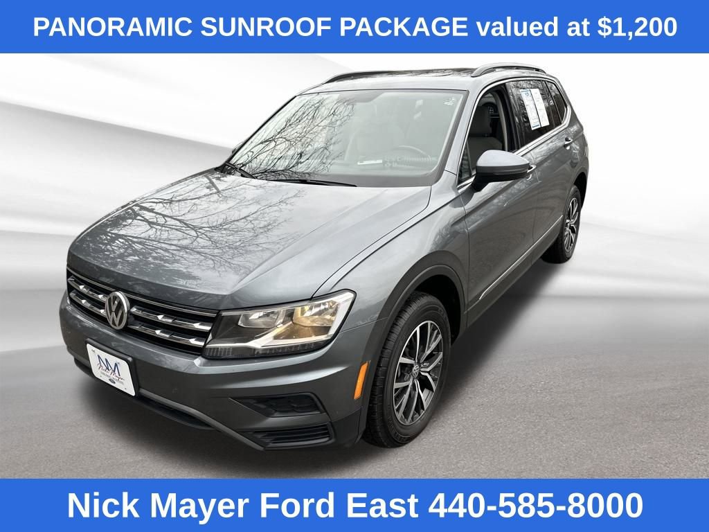Used 2020 Volkswagen Tiguan SE w/ Panoramic Sunroof Package image 3
