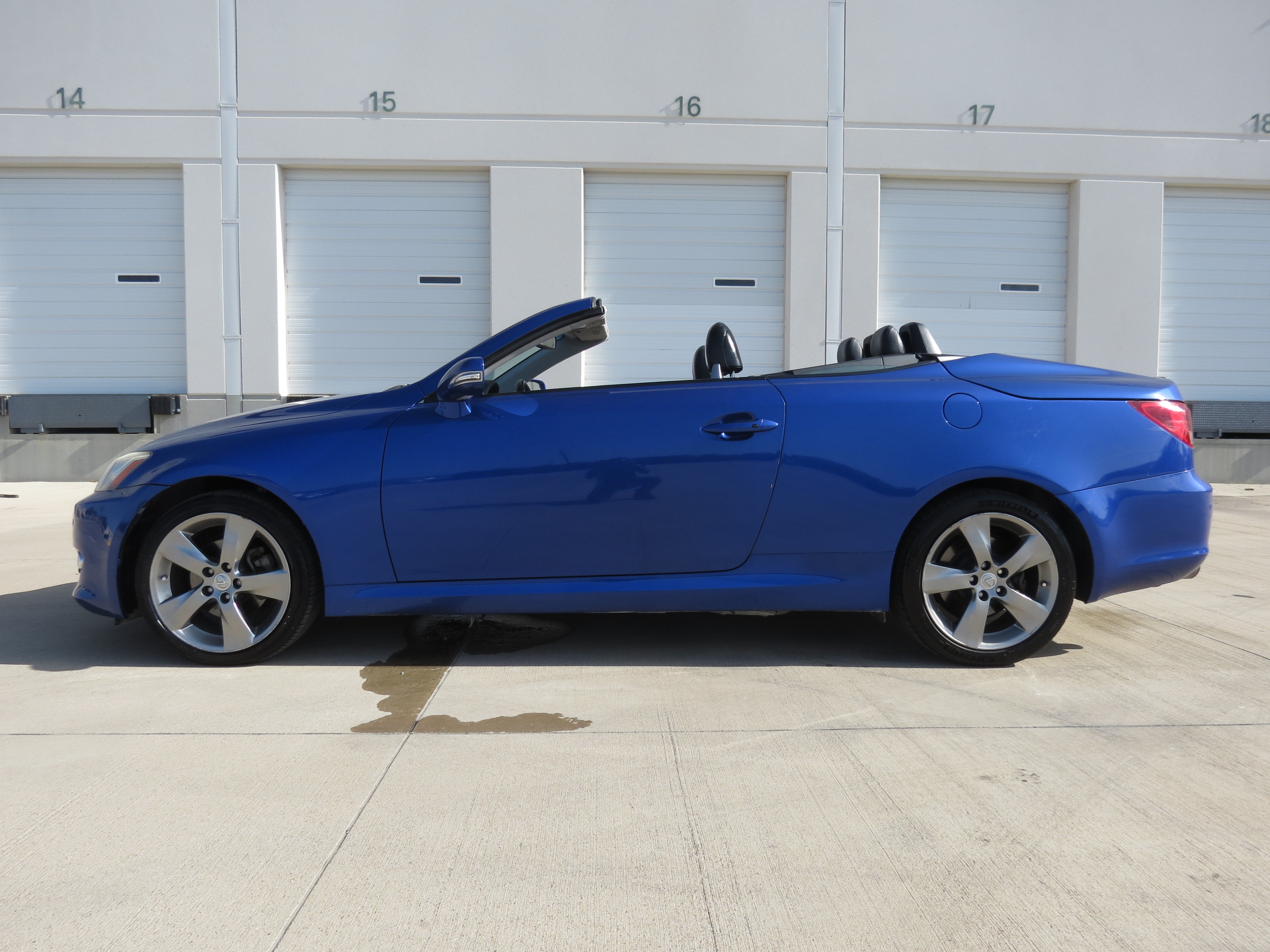 Used 2010 Lexus IS 250C RWD image 11