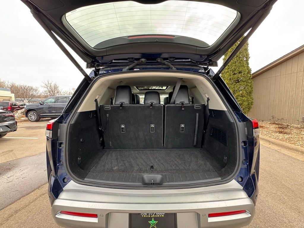 Used 2022 Nissan Pathfinder Platinum image 32