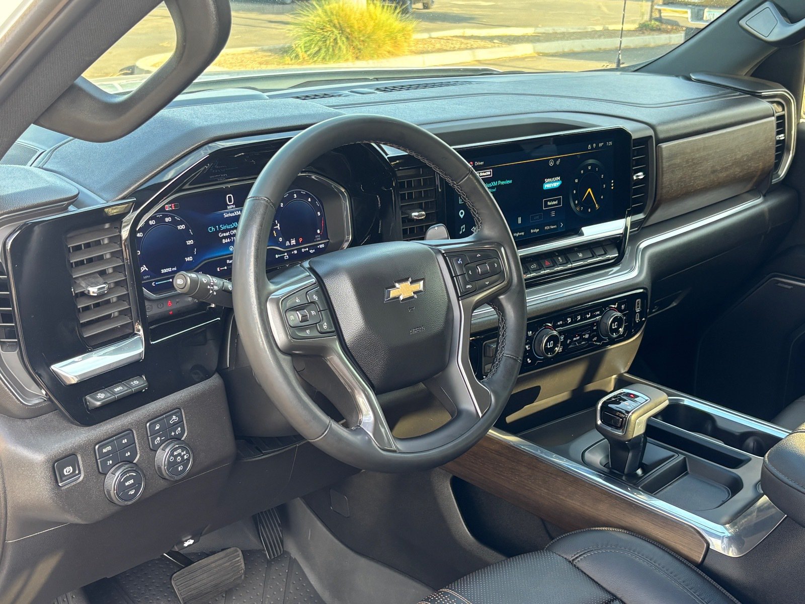 Used 2025 Chevrolet Silverado 1500 High Country AWD/4WD image 19