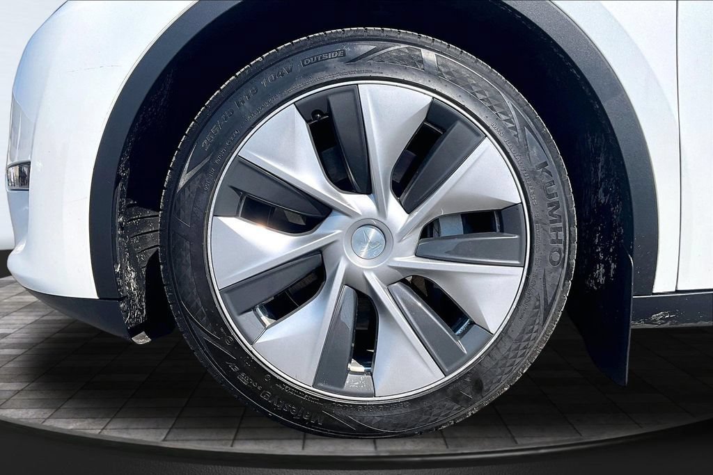 Used 2023 Tesla Model Y Long Range AWD/4WD image 9