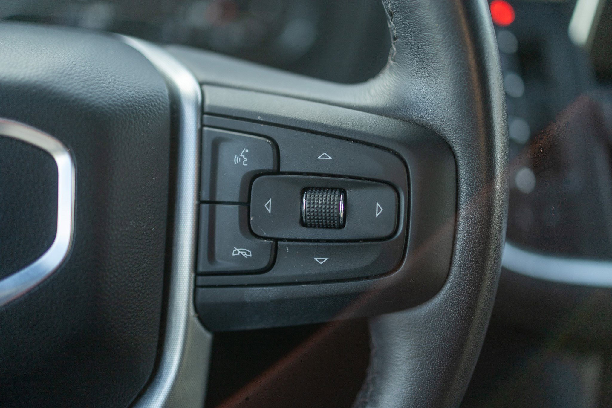 Used 2023 GMC Yukon XL SLE image 26