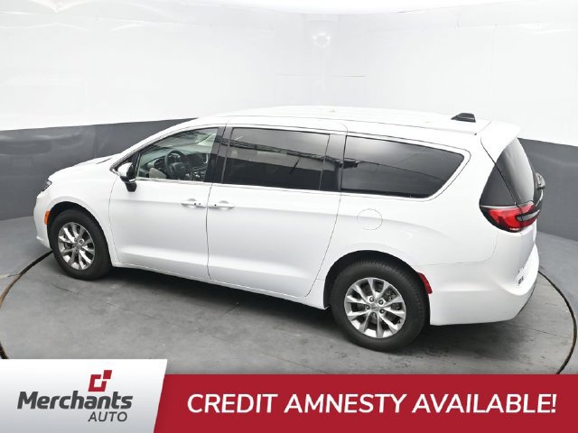 Used 2023 Chrysler Pacifica Touring-L AWD/4WD image 26